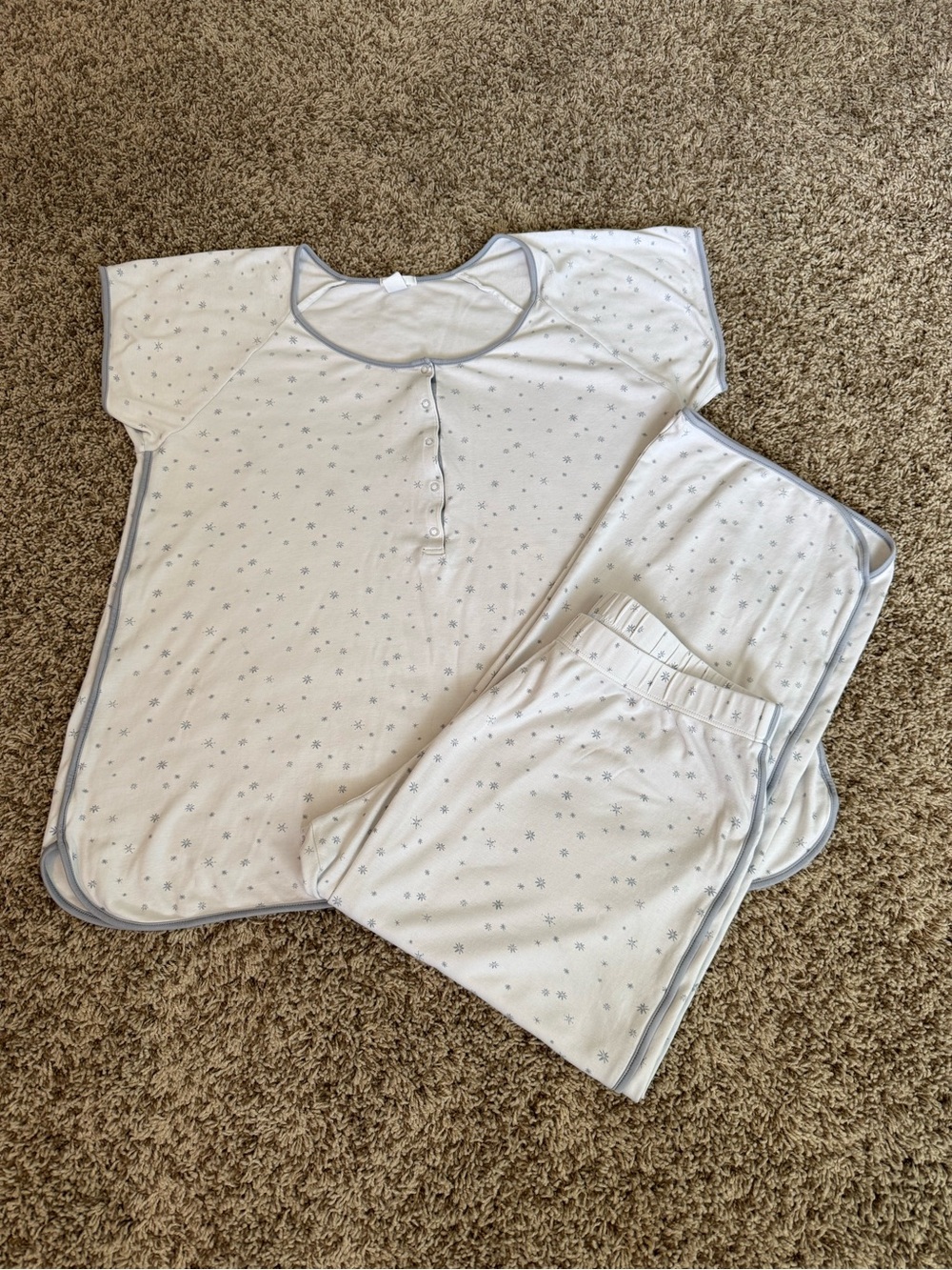 Lake Maternity(?) 2pc Pajama Set with Snowflake Pattern sz L